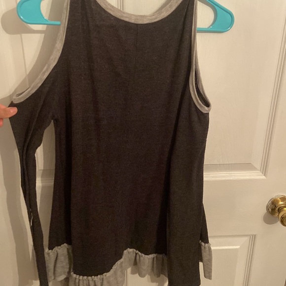 Cold shoulder tunic - Picture 4 of 4